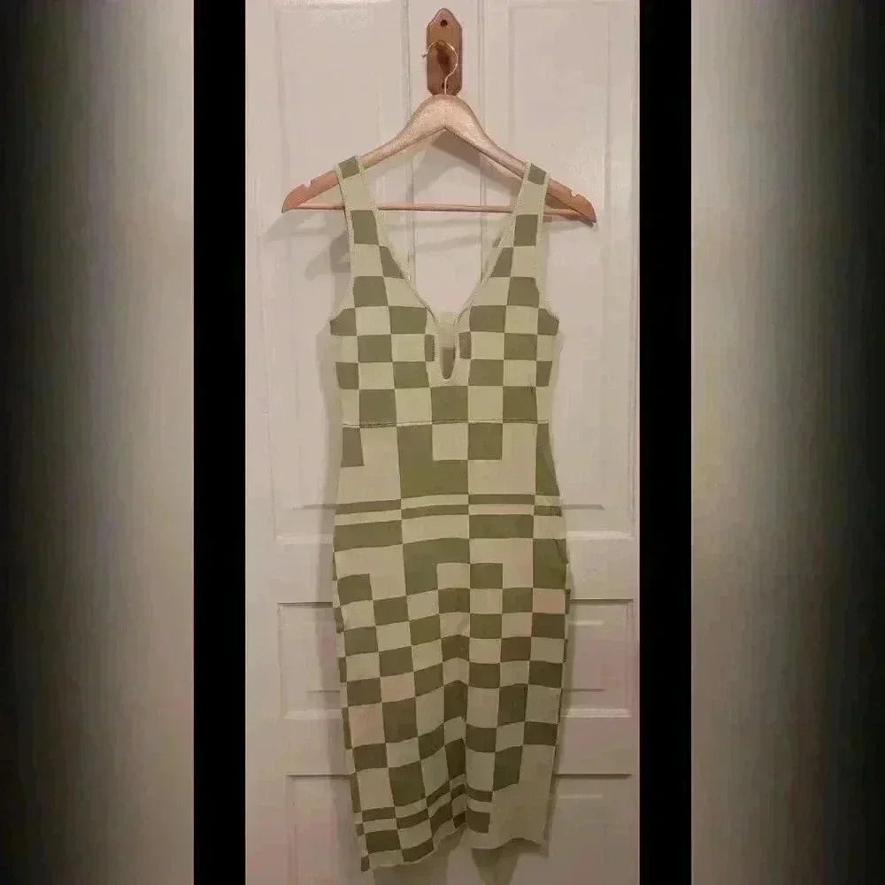 Fore GreenāCheckered Knit Midi Dress Size Medium - Picture 2 of 6